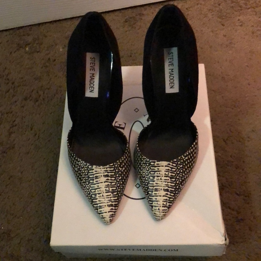 Steve Madden varcityy black/white stiletto heal